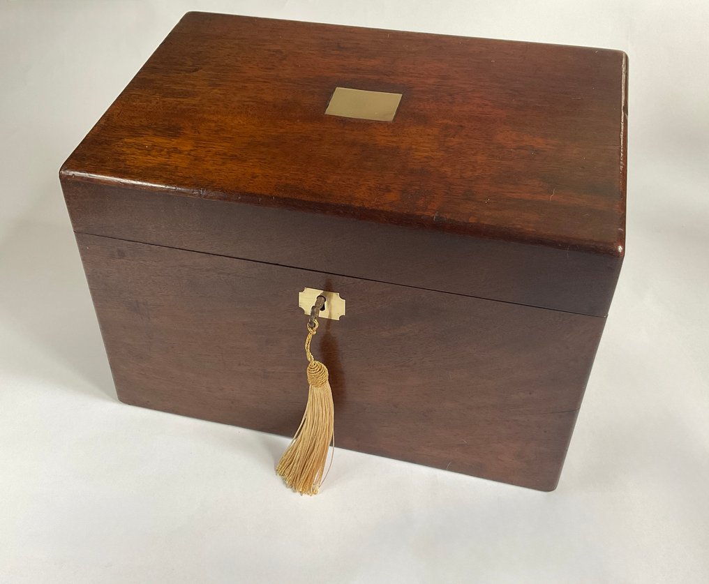 A mid 19th century polished mahogany stationery box - Irodaszer doboz - Fa - Mahagóni #2.1