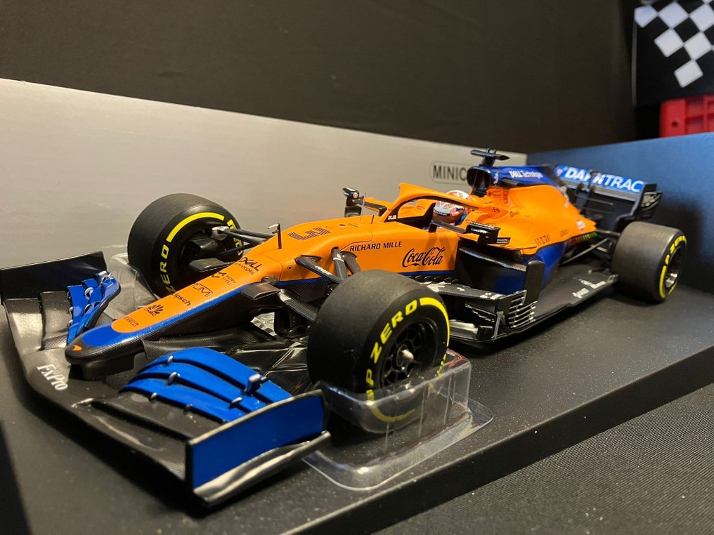 Minichamps 1:18 - Modell versenyautó - McLaren F1 Team MCL35M - Daniel Ricciardo - Bahrain GP 2021 #1.0