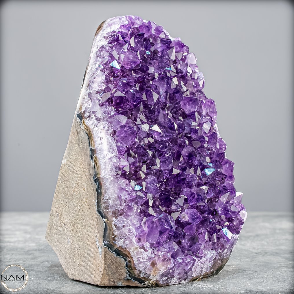 Beautiful amethyst geode from Uruguay. A masterpiece of the crystal world- 570.12 g #2.1
