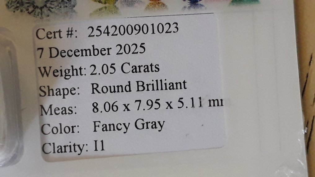 Bez ceny minimalnej
- 1 pcs Diament (W kolorze naturalnym) - 2.05 ct - okrągły - Fancy Szary - I1 (z inkluzjami) - Gemewizard Gemological Laboratory (GWLab) #2.1