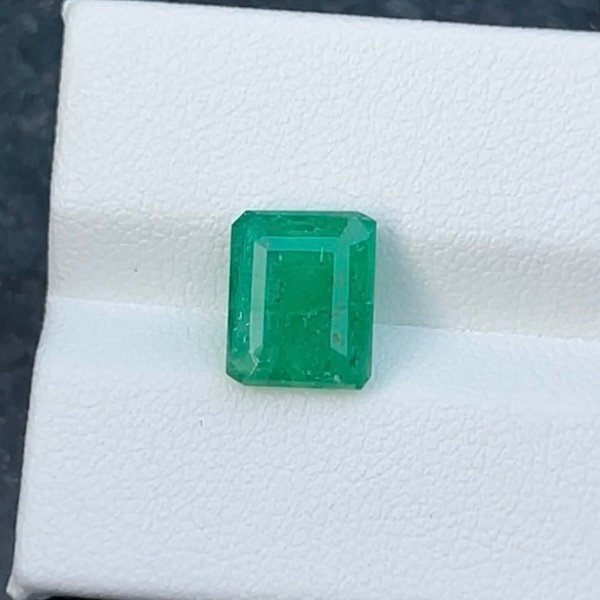 Ingen reservasjonspris Grønn Smaragd - 2.59 ct - Internasjonal forening for fargede edelstener (ICA GemLab) - Fine verdifulle edelstener #1.0