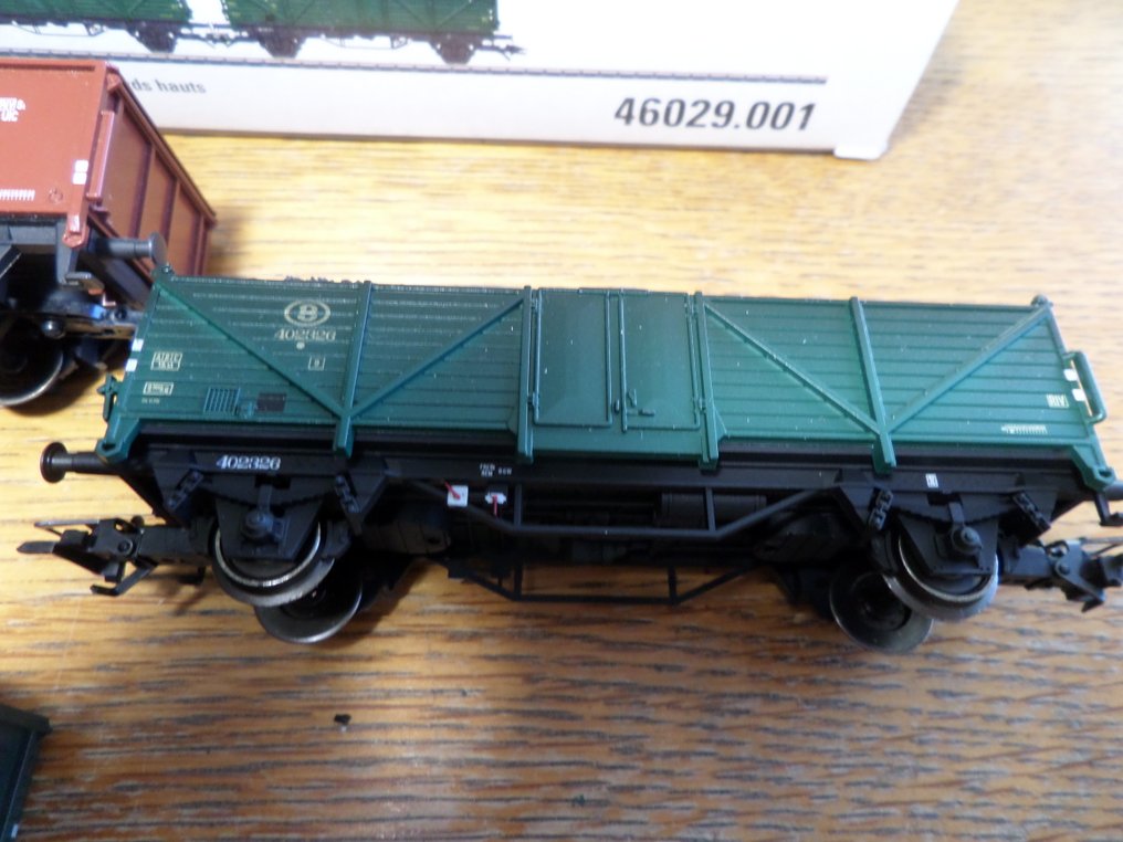 Märklin H0 - 46029.001 - Ensemble de wagons de marchandises pour trains miniatures (1) - Coffret de wagons à bords hauts - NMBS #2.1