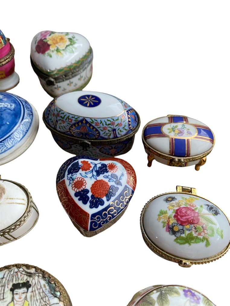 Vista Alegre, Capodimonte, Fine Porcelain, Cof - Κουτί κοσμημάτων (30) - Συλλογή 30 κουτιών κοσμημάτων - Πορσελάνη, Μέταλλο #4.3