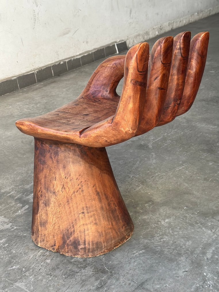 Poltrona - Legno - Poltrona scultorea in legno massello a forma di mano #3.2