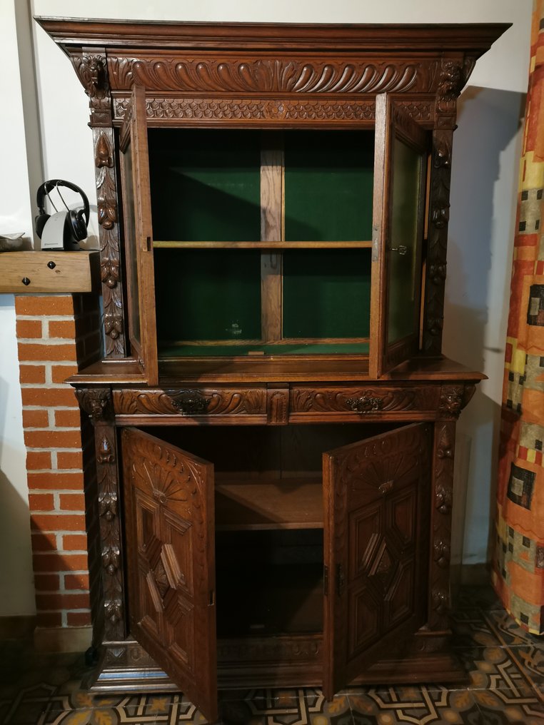 Szekrény - Tölgy - Oroszlánfejű bútor #2.1