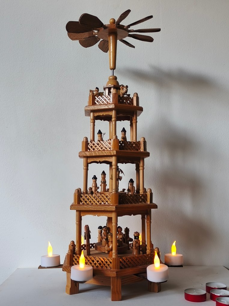 Karácsonyi figuradísz - Karácsonyi piramis - Fa - Karácsonyi piramis az 1970-es években #2.1