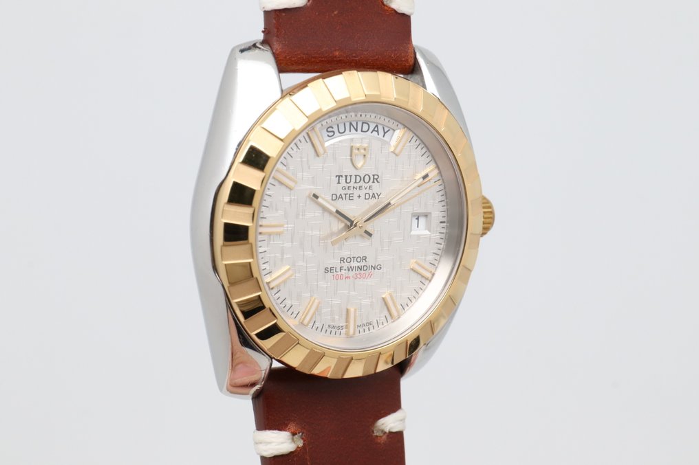 Tudor - Classic Date + Day - 没有保留价 - 23013 | Silver Linen Dial - 男士 - 2000-2010 #1.0