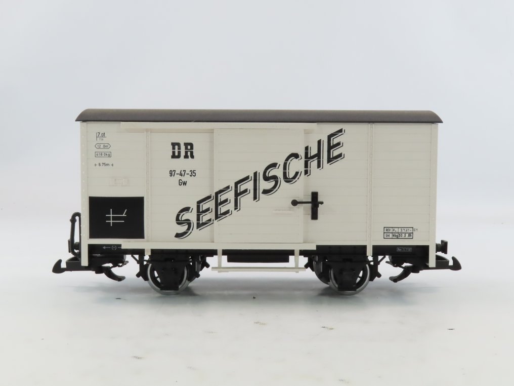 LGB G - 47350 - Carrozza merci di modellini di treni (1) - Vagone merci chiuso con la scritta "Seefische". - DR (DDR) #1.0