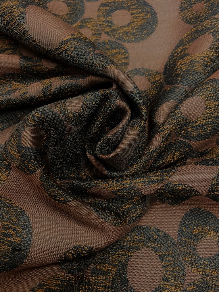 Εξαιρετικό ύφασμα με καμπυλωτά σχέδια και καφέ φόντο σοκολάτας. - Ύφασμα ταπετσαρίας  - 410 cm - 140 cm #2.1