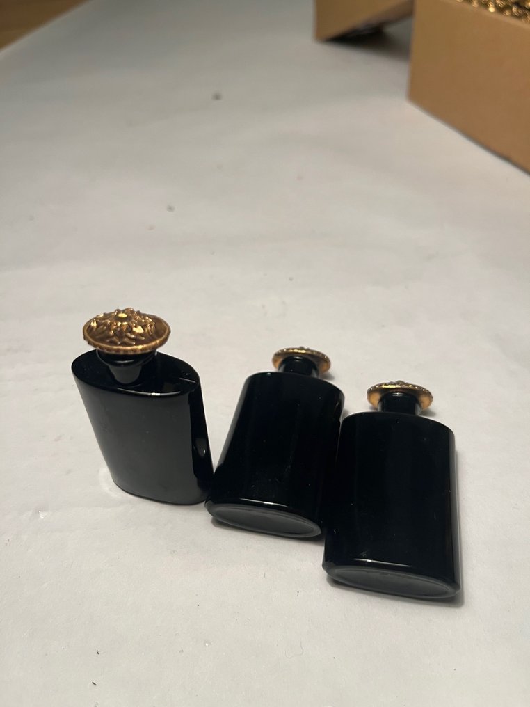 Perfume bottle (20) - Glass #3.2