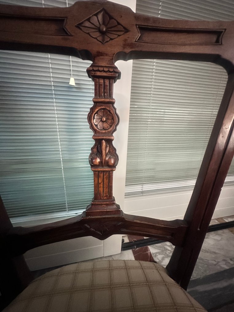 Scaun (2) - Foioase #3.2