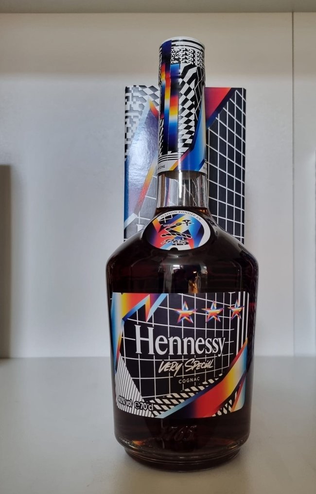Hennessy - VS Pantone Limited Edition - b. 2019 - 70cl #1.0