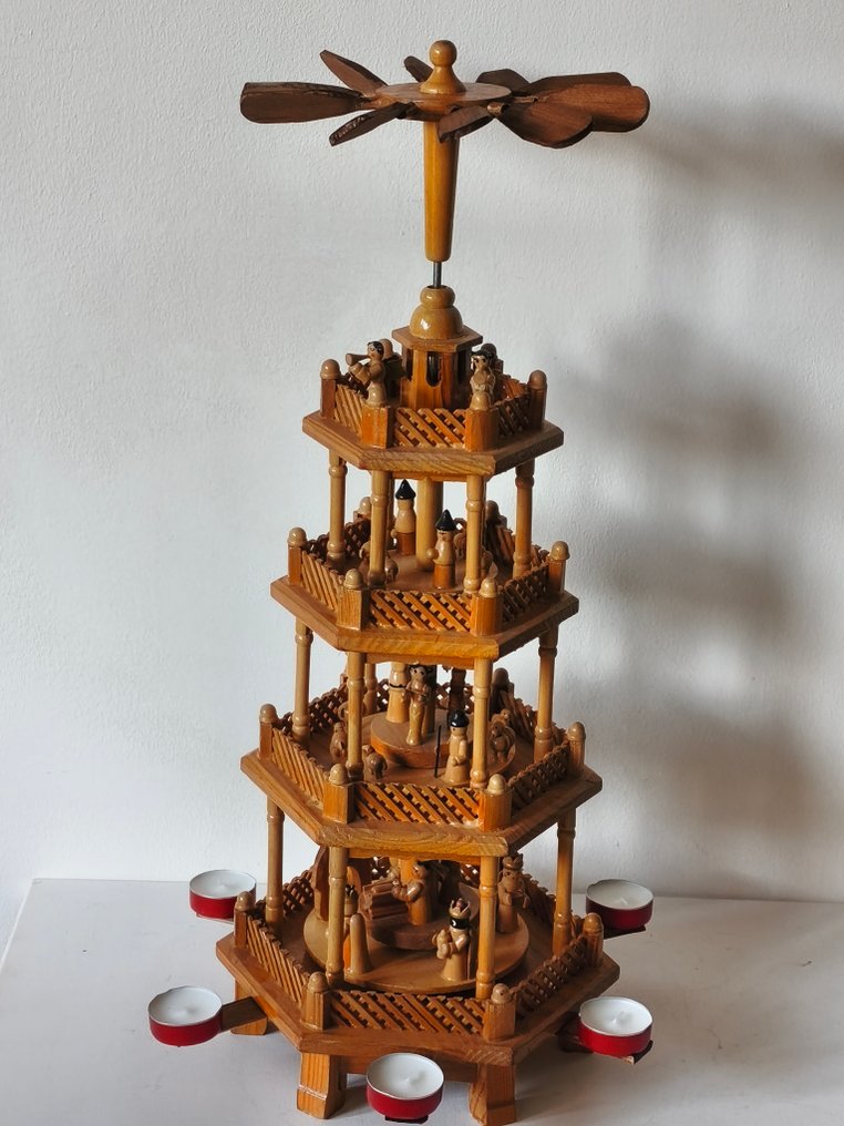 Karácsonyi figuradísz - Karácsonyi piramis - Fa - Karácsonyi piramis az 1970-es években #3.2