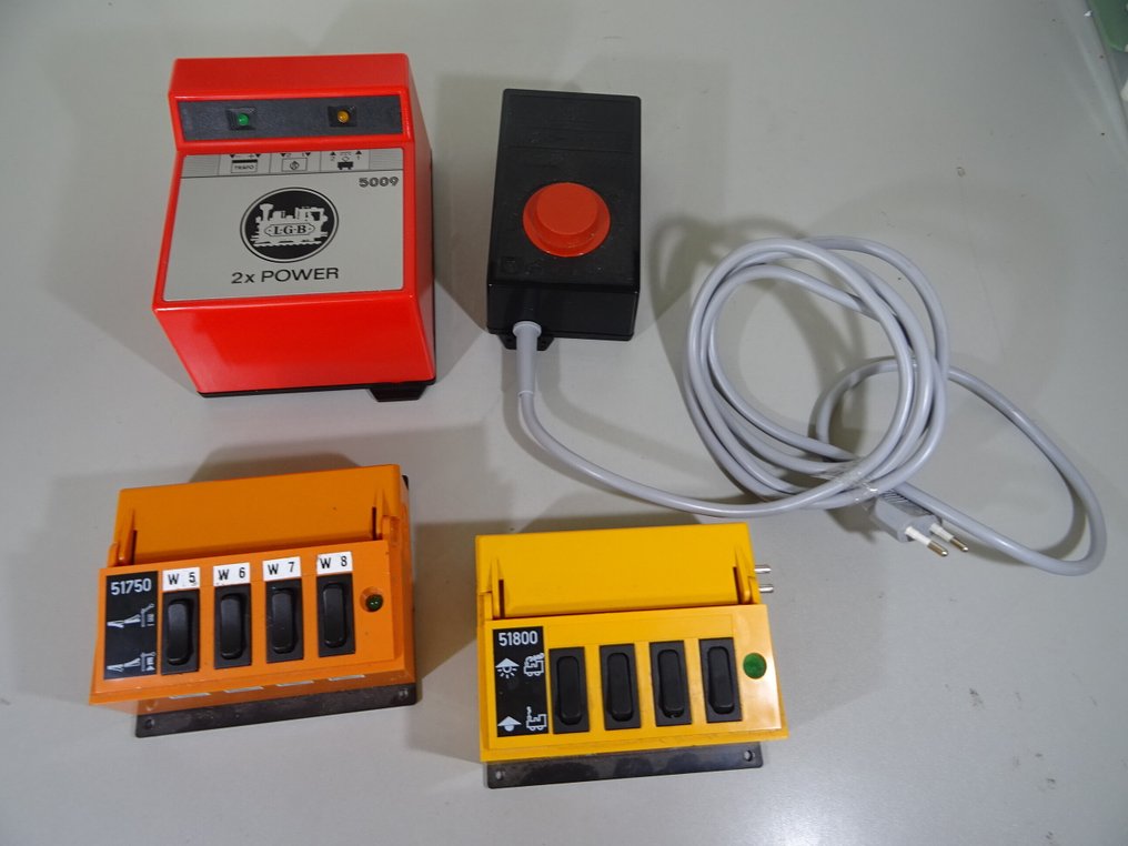 LGB G - 5009,51750,51800,5103 - Transformator (1) - 1 x transformator 230V 9VA, 1 x skjult panel, 1 x justeringspanel + 1 x 2X booster dobbelt #1.0