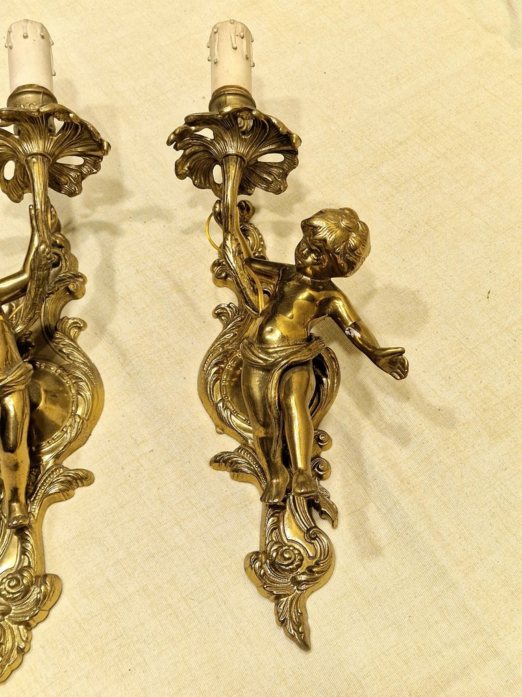 Vegg-lampett (2) - Forgylt messing - Kopp Applique med Putti #4.3