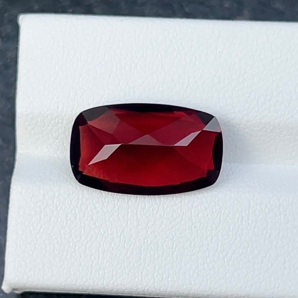 Nincs minimálár Piros Rodolit, Gránát - 10.21 ct - Nemzetközi Színes Drágakő Szövetség (ICA GemLab) #1.0