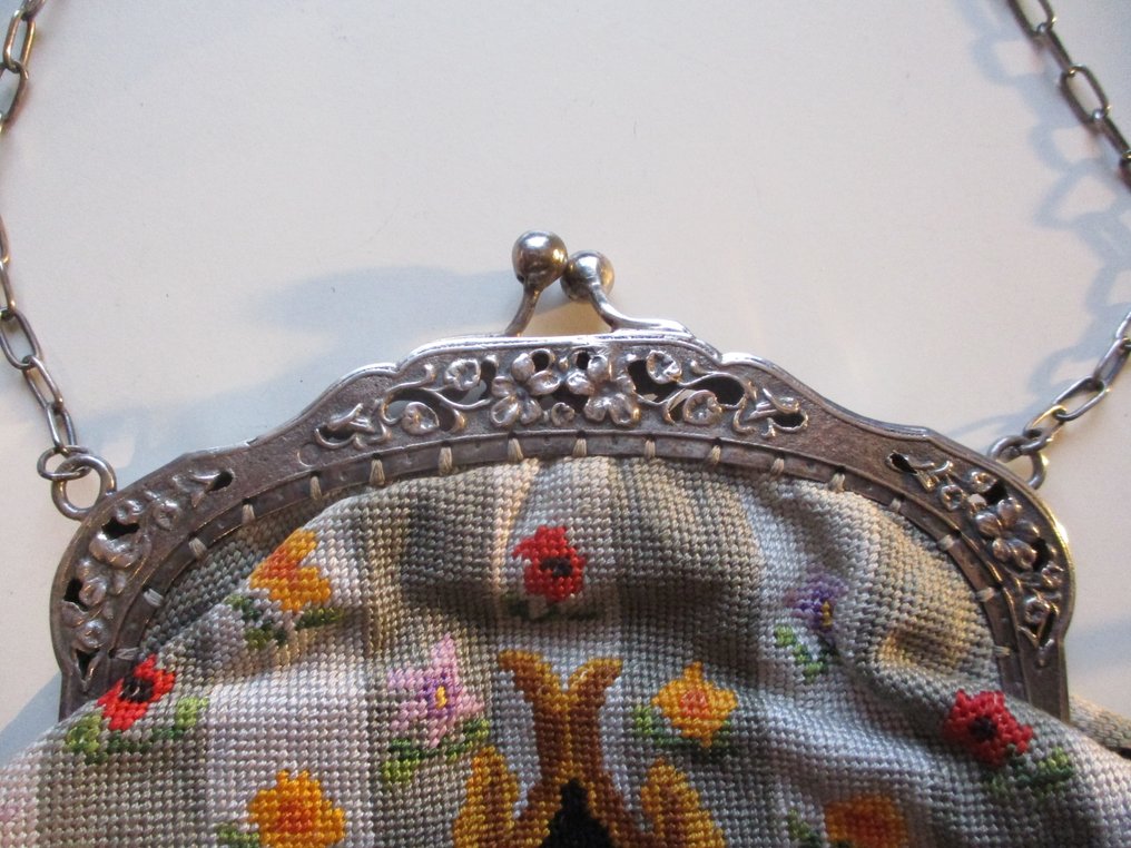 Unsigned - Zilveren tasbeugel met petit point tas, gemaakt in 1920 door Gebr. van der Ree uit Schoonhoven. - Portafoglio #4.3