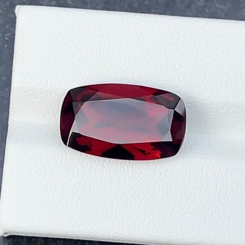 Nincs minimálár Piros Rodolit, Gránát - 10.21 ct - Nemzetközi Színes Drágakő Szövetség (ICA GemLab) #4.3