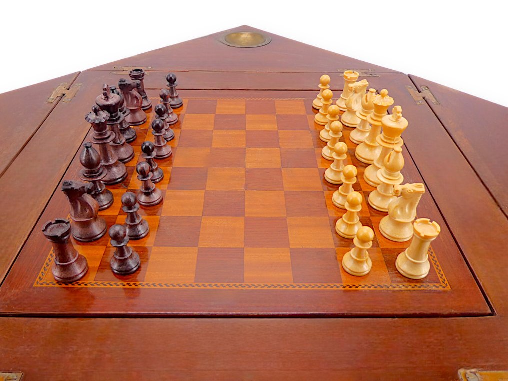 Mesa de jogos - Xadrez com mesa de jogo 'Handkerchief' em Mogano, com xadrez central e inserções em latão. - Madeira - década de 1890 #3.2