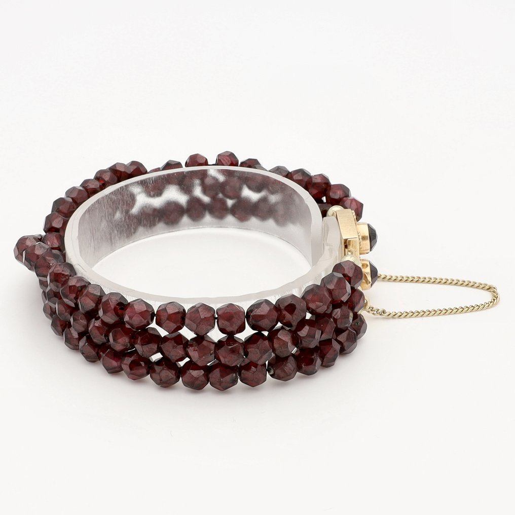 Ei pohjahintaa - Rannekoru - 14 kt. Keltakulta - Granaat. C. & A. Lessener #3.2