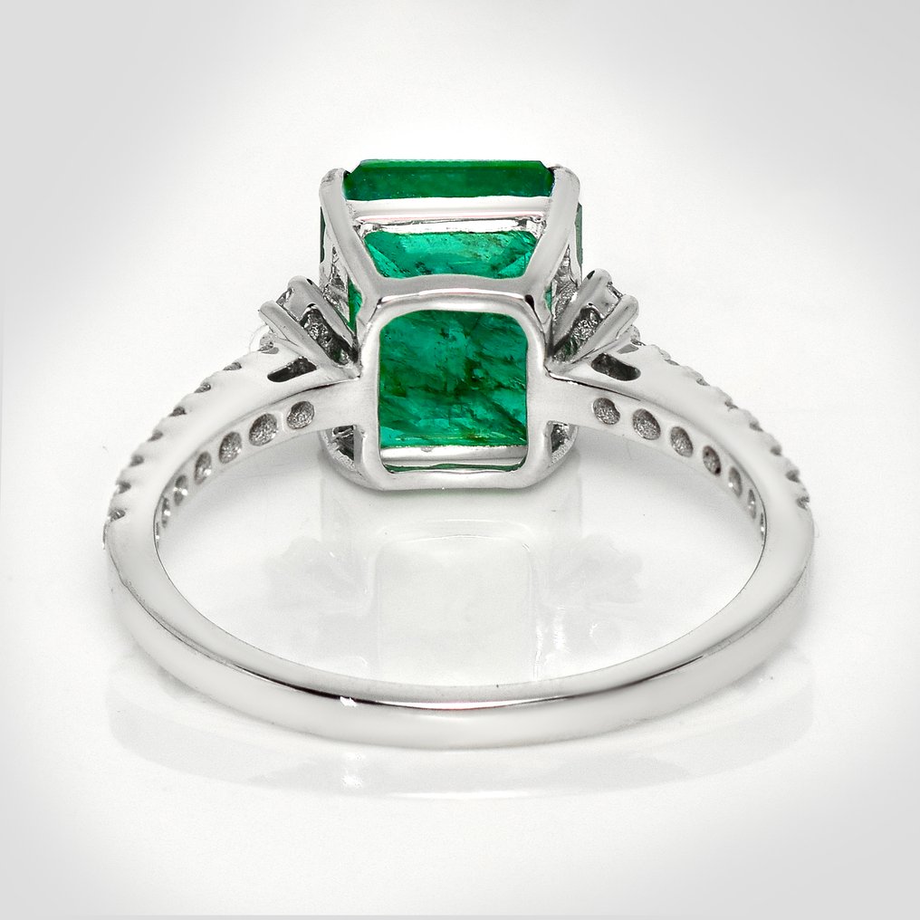 Ingen mindstepris - Ring - 14 karat IGI 2,74 ct Zambia intens grøn, Hvidguld - 3.01ct. tw. Smaragd - Diamant #4.3