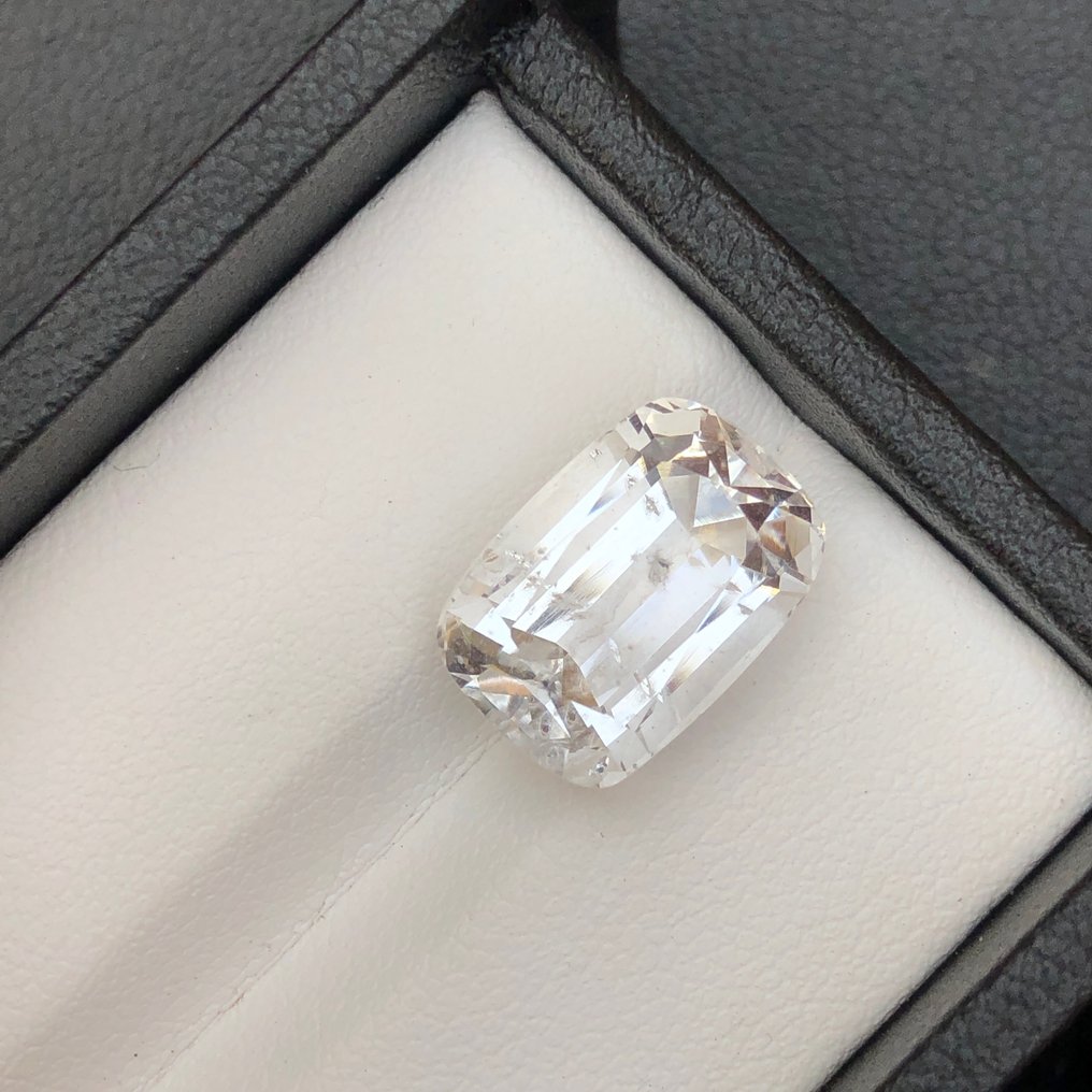 Zonder minimumprijs - 1 pcs Kleurloos Beril - 8.58 ct - International Gemological Institute (IGI) #3.2