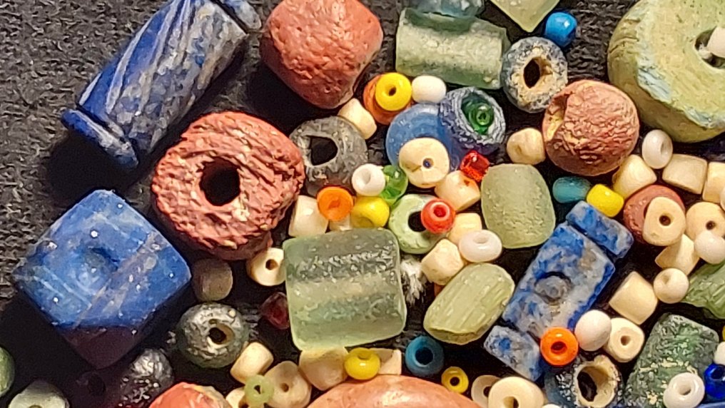 Από την αρχαία Αίγυπτο στη Ρωμαϊκή εποχή. Γυαλί Πάνω από 100 αρχαίες χάντρες. (χωρίς τιμή ασφαλείας) #1.0