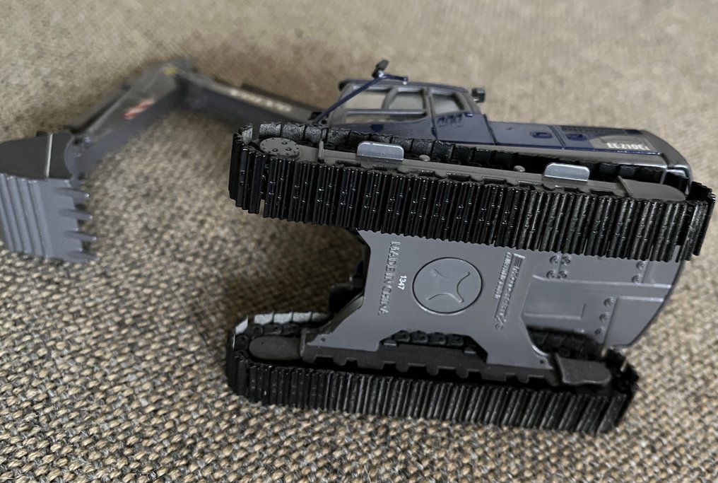 1:50 - Modelmachines (4) - Volvo EC210; Komatsu PC210; PistenBully sneeuwschuiver #4.3