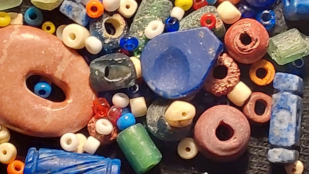 Από την αρχαία Αίγυπτο στη Ρωμαϊκή εποχή. Γυαλί Πάνω από 100 αρχαίες χάντρες. (χωρίς τιμή ασφαλείας) #3.2