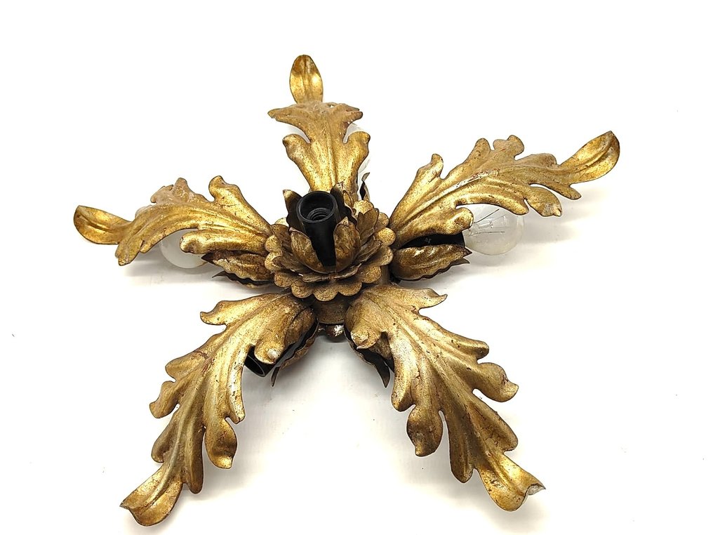 Πολυέλαιος - Μέταλλο - Χρυσός πολυέλαιος πέντε φώτων από μέταλλο, attributed to Banci, με λεπτομέρειες σε σχήμα φύλλων. #1.0