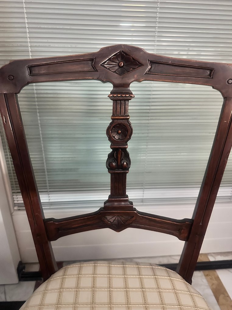 Scaun (2) - Foioase #1.0