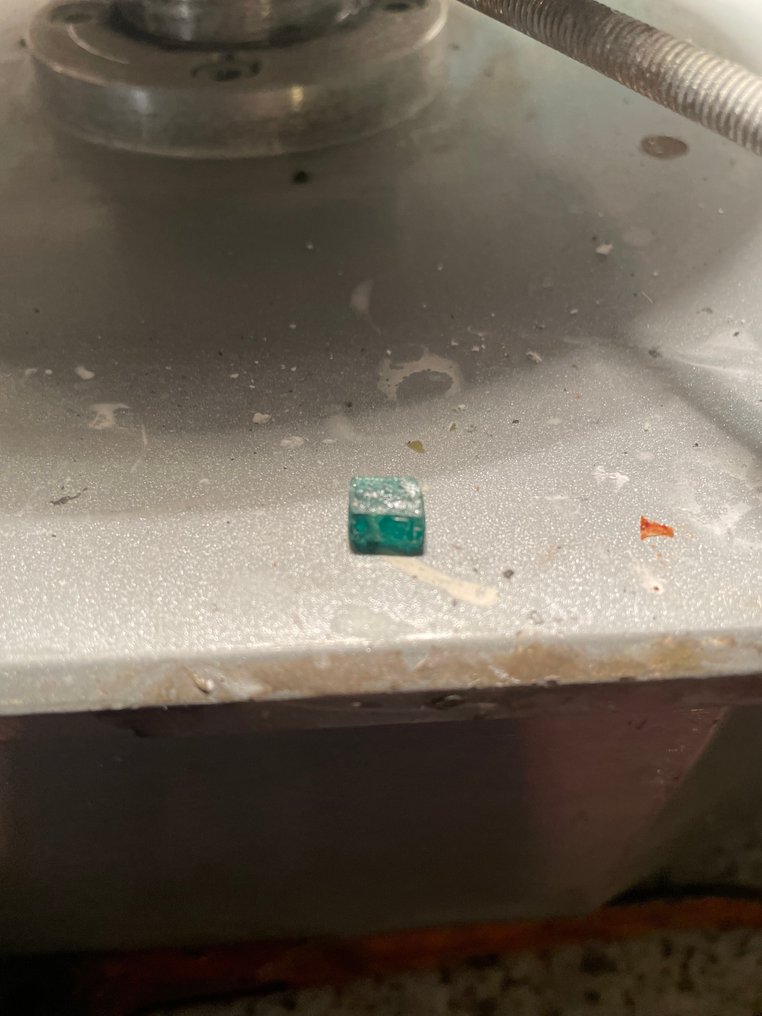 Emerald 磨光 - 高度: 11.6 mm - 闊度: 10.5 mm- 0.21 g - (1) #3.2