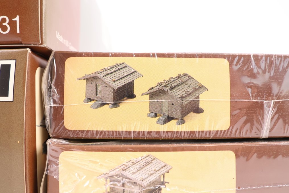 Faller H0 - 330/331/333/334 - Model train building kits (4) - Four building kits: Alpine farms and hay barns. #3.2