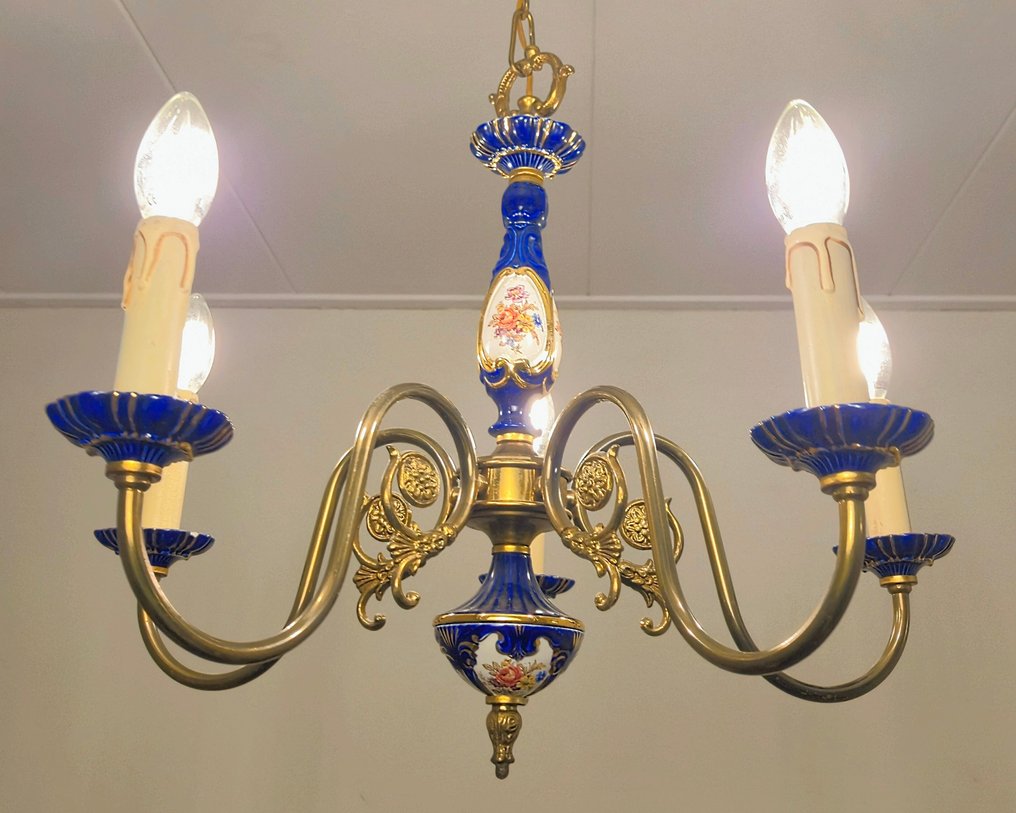 燈 - 皇家柯巴蓝色的豪华吊灯，配有花卉图案 - 瓷器 #1.0