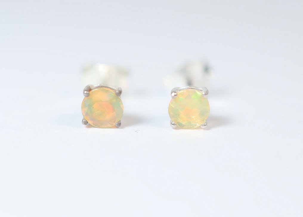Ethiopian opal / Welo opal 2 earrings / new- 0.6 g - (2) #1.0