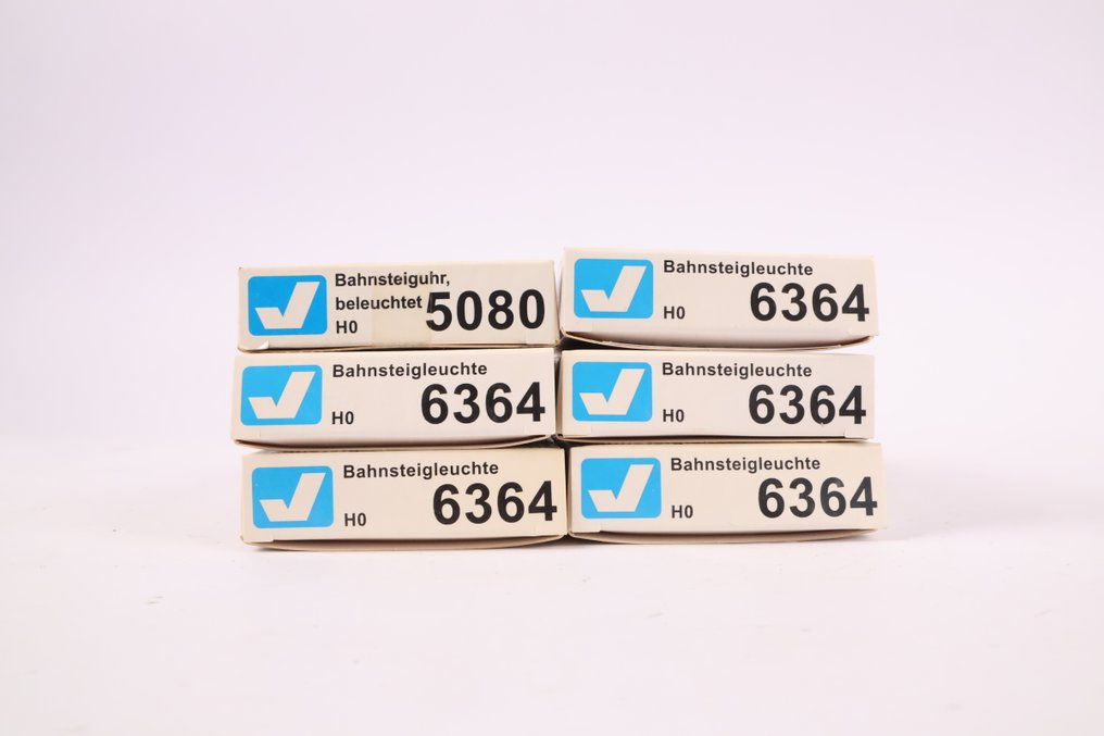 Viessmann H0 - 6364/5080 - Landskab til modeleltog (6) - Fem lanterner og en perronklokke #1.0