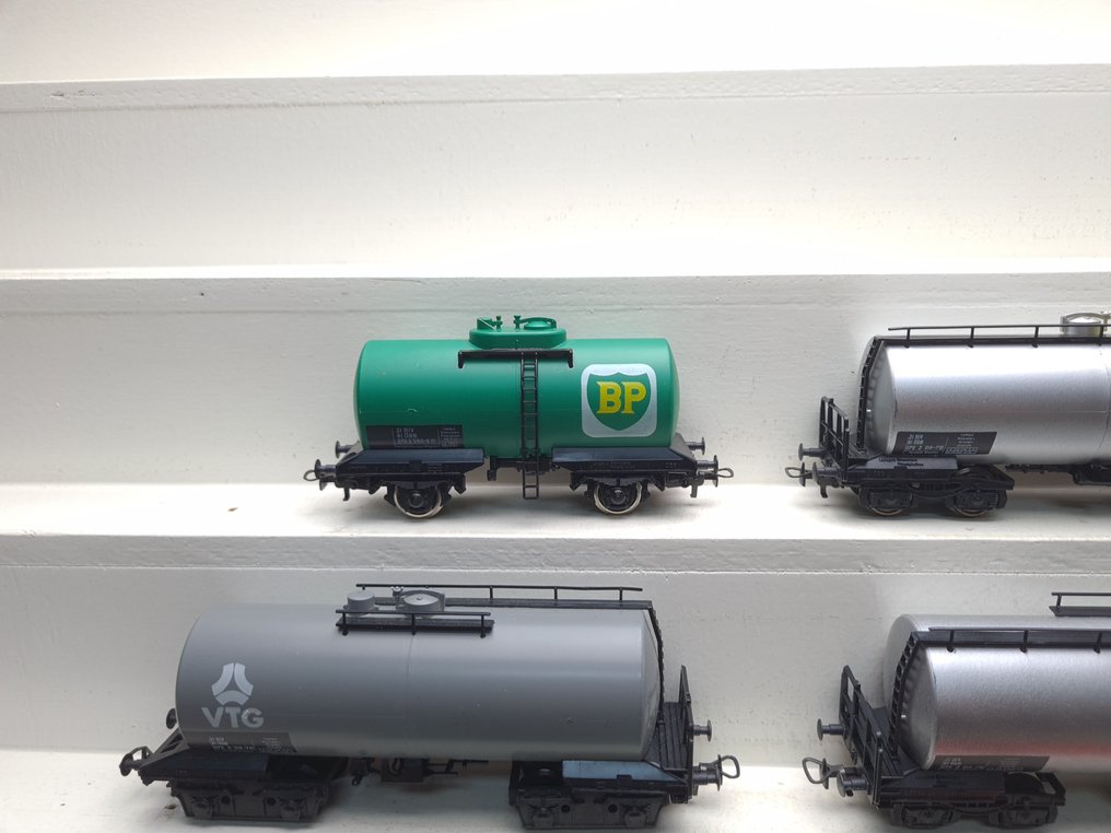 Kleinbahn H0 - 313/355 - Carrozza merci di modellini di treni (9) - 9x carri cisterna BP, VTG, Mobil e Heizöl - ÖBB #4.3