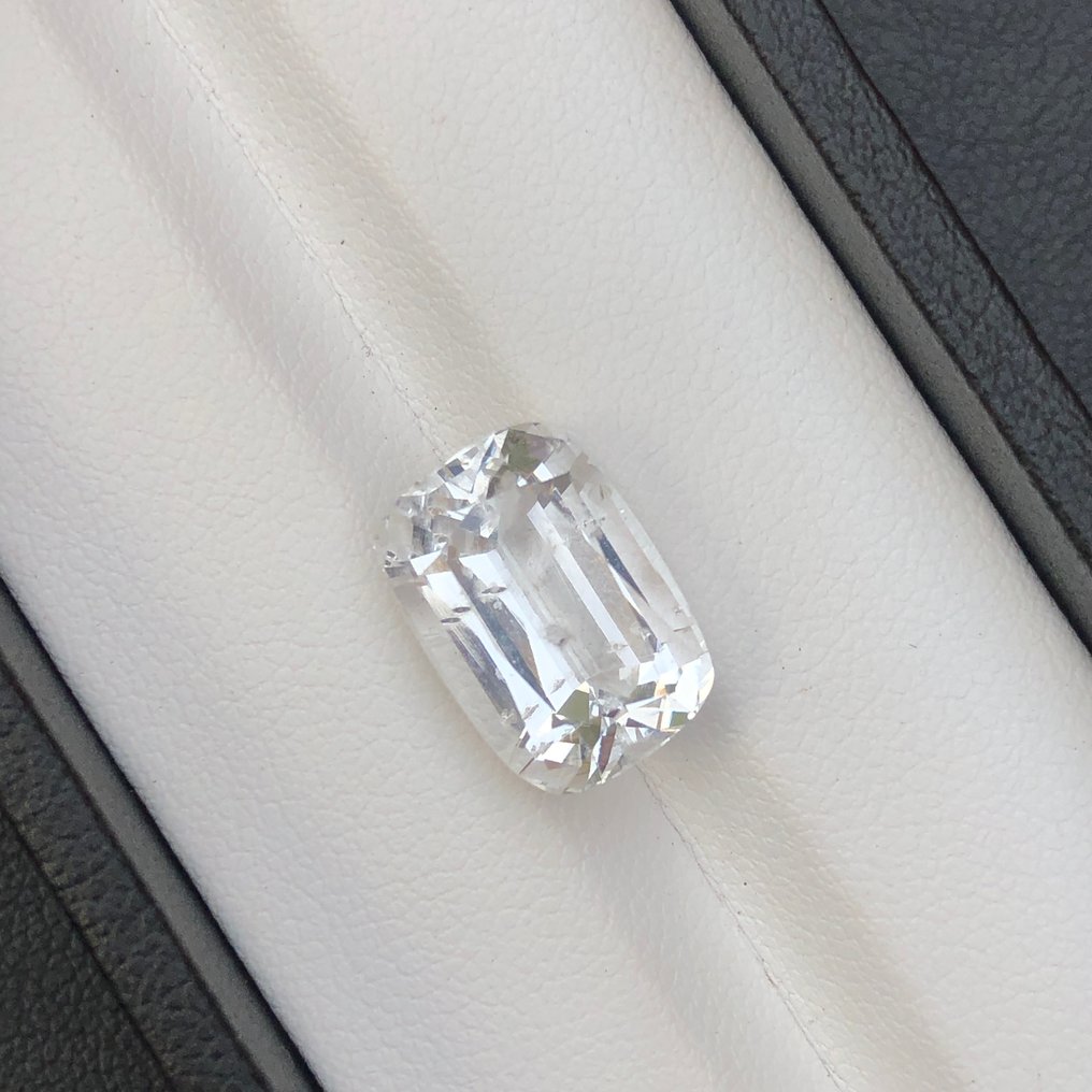 Zonder minimumprijs - 1 pcs Kleurloos Beril - 8.58 ct - International Gemological Institute (IGI) #1.0