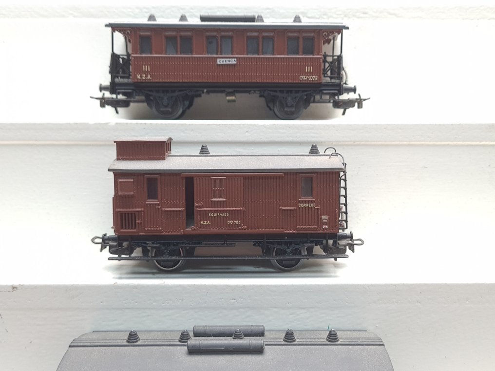 Electrotren H0 - 1502/856 - Modelltog passasjervogn (3) - 3 stk vogner MZA/RENFE. - RENFE, MZA #4.3