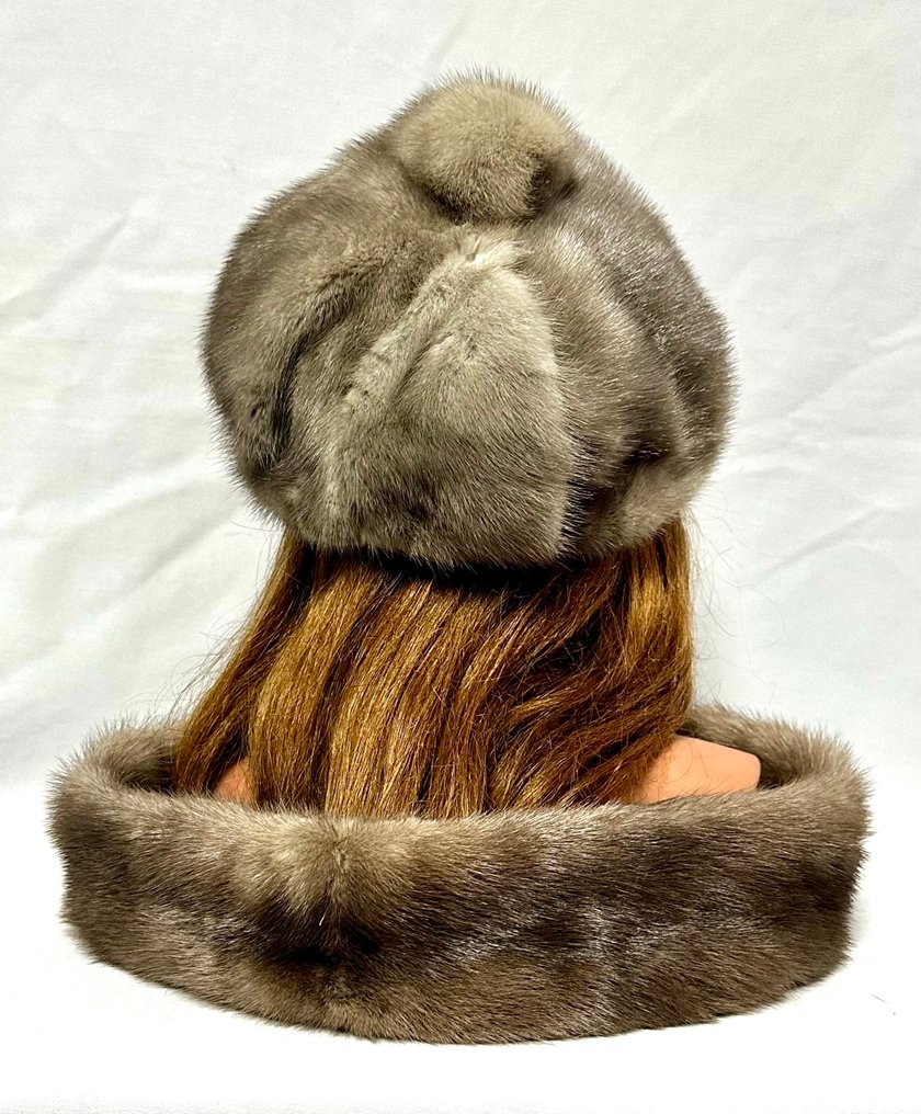 Artisan Furrier - Beanie (2) - Mink #3.2