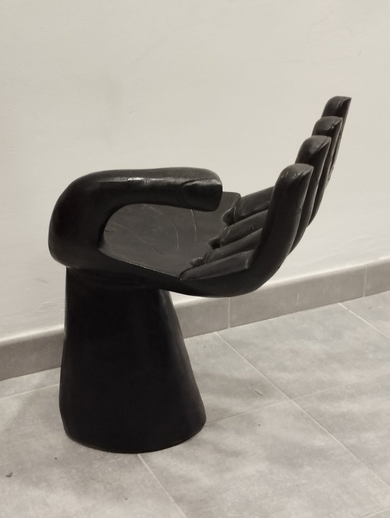 装饰饰品 - 意大利 - 木制椅子——由整块木头雕刻而成的手型椅子 #1.0