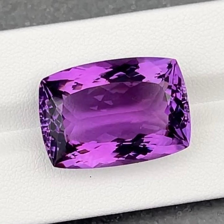 Ingen reservasjonspris Lilla Ametyst - 31.56 ct - Internasjonal forening for fargede edelstener (ICA GemLab) #2.1