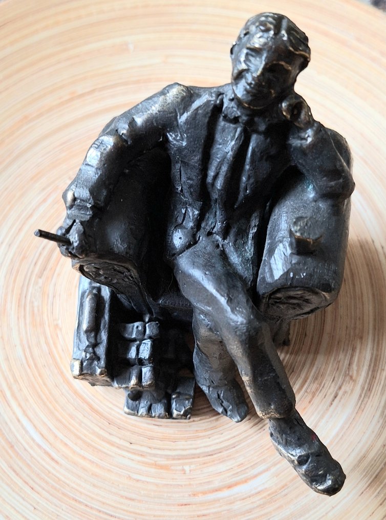 Artihove - 小塑像 - 'Man in fauteuil' - 氧化 #4.3