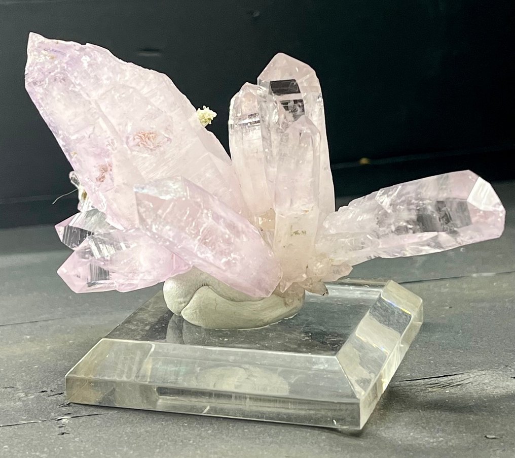 Rose quartz Crystal - Height: 4.5 cm - Width: 9 cm- 70 g - (1) #1.0