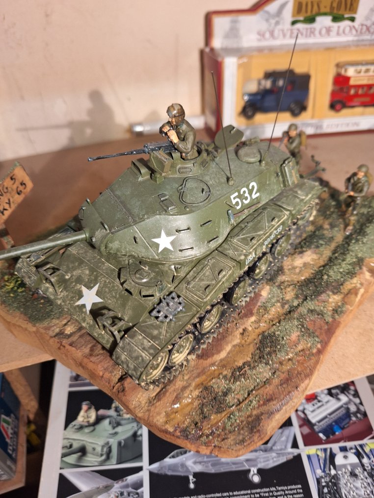 Tamiya, Italeri, Hobby Boss plus 1 Resine Pegaso 1:35 - Model pojazdu wojskowego  (10) - Assortiment de véhicules militaires miniatures - Walker Bulldog 1x amerykański 1x niemiecki x, 105 holenderski 1x chafee włoski 1x challenger #4.3