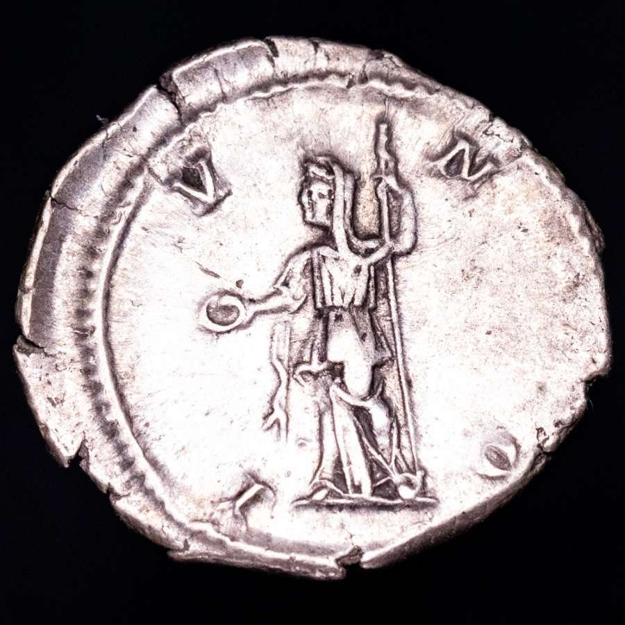 Római Birodalom. Julia Maesa (Augusta, AD 218-224/5). Denarius Minted in Rome. IVNO Juno standing left, holding patera and sceptre. (Nincs minimálár) #1.0