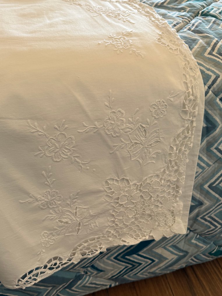 Σεντόνι (3)  - 220 cm - 260 cm - Σεντόνι με δαντέλα και χαράξεις. #1.0