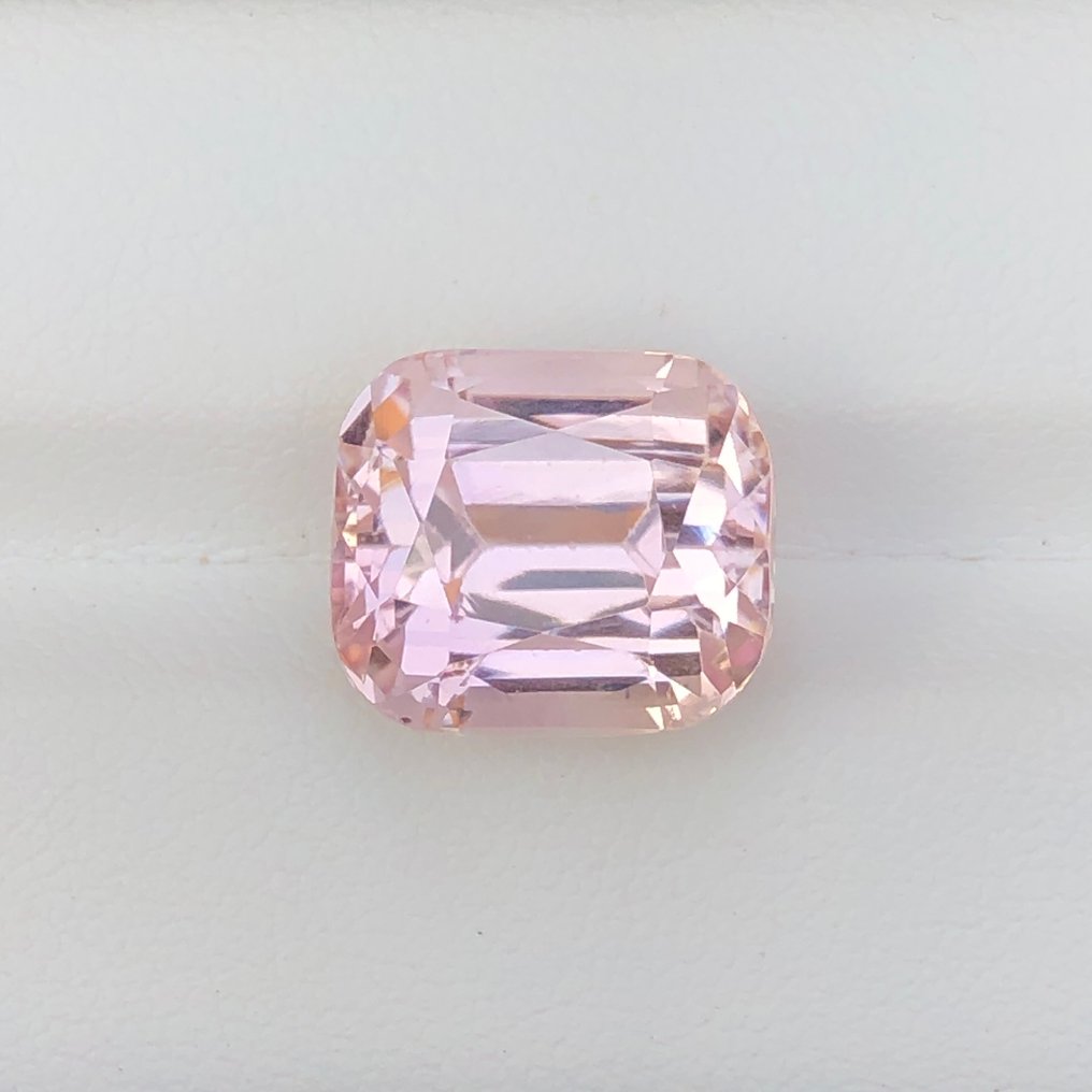 Nincs minimálár - 1 pcs  Rózsaszín Spodumen  - 12.36 ct - Nemzetközi Gemmológiai Intézet (IGI) #1.0