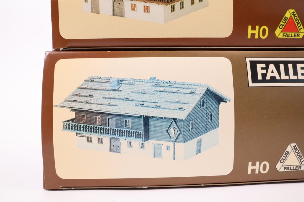 Faller H0 - 330/331/333/334 - Model train building kits (4) - Four building kits: Alpine farms and hay barns. #4.3