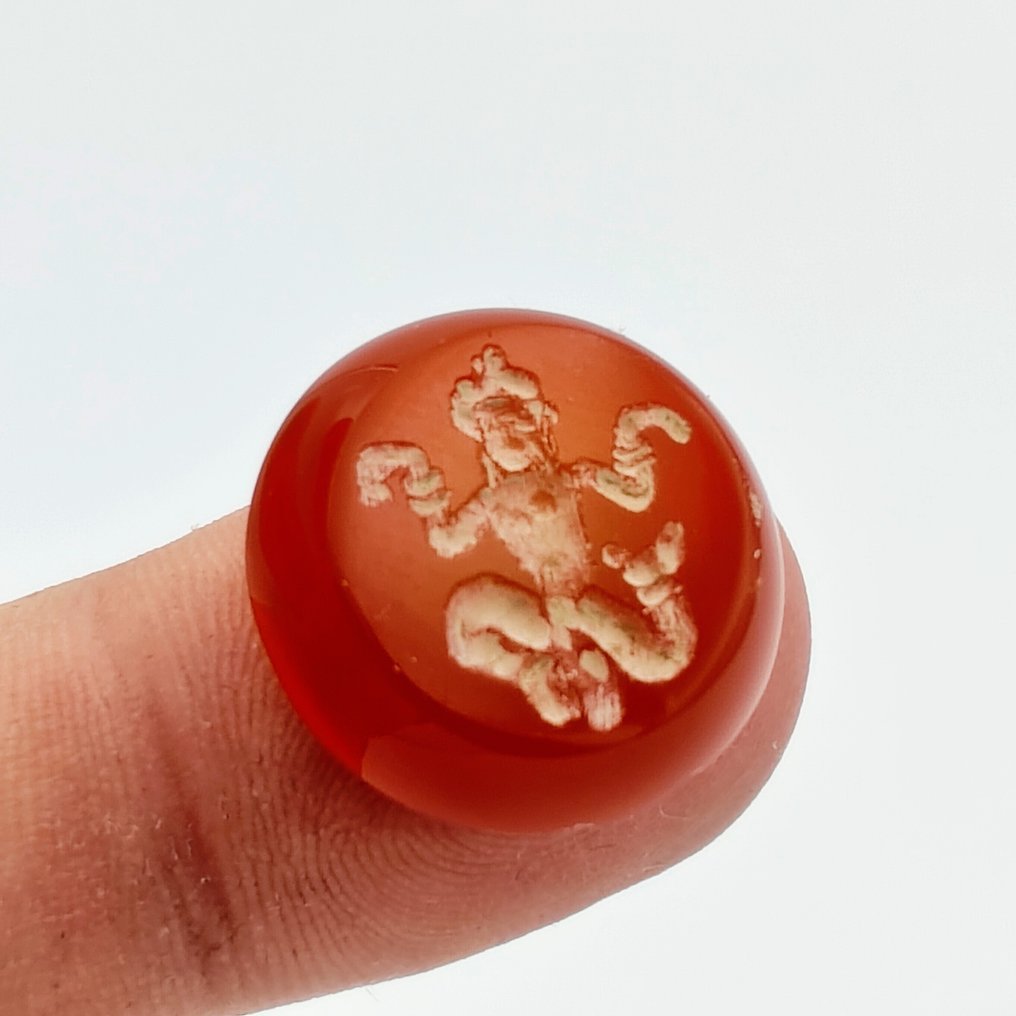 古高棉，乌东时期 红玛瑙 舞动天女神祇珠子护符 - 20 mm  (没有保留价) #1.0